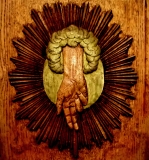 Segnende Hand (Symbol für Gott) Sachsen-Anhalt Bernburg Schlosskirche Lesepult Christliche Kunst Bildlegende: Bernburg S.-Anhalt Schlosskirche © noten-apitz.de Bildquelle: Musikverlag Apitz