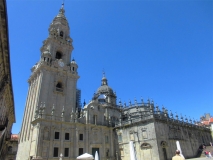 Spanien Kathedrale Santiago de Compostela Jakobsweg; Apostels Jakobus – Grab (Gebeine) Südportal Puerta de las Platerías romanisch, Westportal barock, Nordfassade klassizistisch, Kreuzgänge gotisch “ © noten-apitz.de ; Bildquelle: Musikverlag Apitz