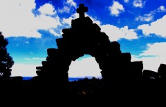 Insel Taquile: Historische Gebäude, christliche Symbole Bildlegende: Peru Titi-Caca-See Insel Taquile © noten-apitz.de Bildquelle: Musikverlag Apitz