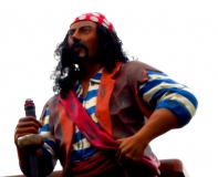 Bild: Captain Jack Sparrow - Pirat + Captain der Black Pearl.Seemann Bildlegende: Jacks Sparrow Skulpturenmuseum 't Veluws Zandsculpturenfestijn Niederlande Garderen © noten-apitz.de Bildquelle: Musikverlag Apitz