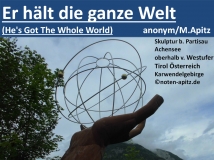 Er hält die ganze Welt (He’s Got The Whole World) anonym / M. Apitz; Skulptur bei Partisau Achensee oberhalb v. Westufer Tirol Österreich Karwendelgebirge Sparte: Deutschland geistlich