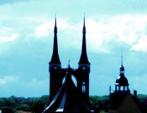 Köthen-Anhalt: St. Jakob und Rathaus (Türme) (Blick vom Riesenrat Sachsen –Anhalt-Tag) ©noten-apitz.de; Bildquelle: Musikverlag Apitz