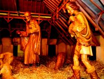 Krippenfiguren, Hirten im Stall (Christgeburt) © noten-apitz.de Bildquelle: Musikverlag Apitz
