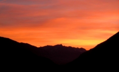 Sonnenuntergang; Südtirol, Vinschgau – Dorf Tirol, Blick: Naturns ©noten-apitz.de; Bildquelle: Musikverlag Apitz
