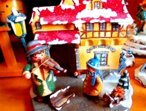 Gedrechseltes, Weihnachtshaus, Seiffen, Erzgebirge in Deutschland ©noten-apitz.de; Bildquelle: Musikverlag Apitz