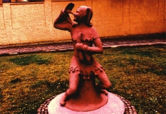 Bild: Till Eulenspiegel Steinfigur Bildlegende: Till Eulenspiegel Bernburg S.-Anhalt Denkmal (Rathaus) © noten-apitz.de Bildquelle: Musikverlag Apitz